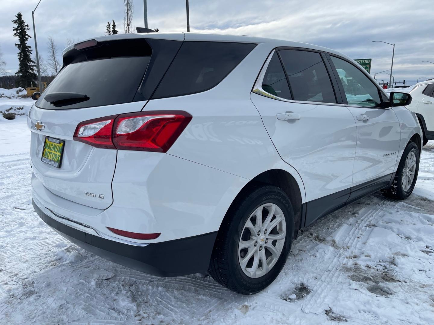 2018 White /Black Chevrolet Equinox LT (2GNAXSEV4J6) with an 1.5L 4 cyl engine, AUTO transmission, located at 1960 Industrial Drive, Wasilla, 99654, (907) 274-2277, 61.573475, -149.400146 - Photo#4